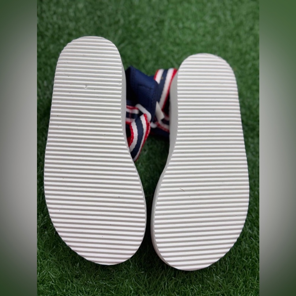 Nautica Women’s Navy and White Striped Shoes Size 10